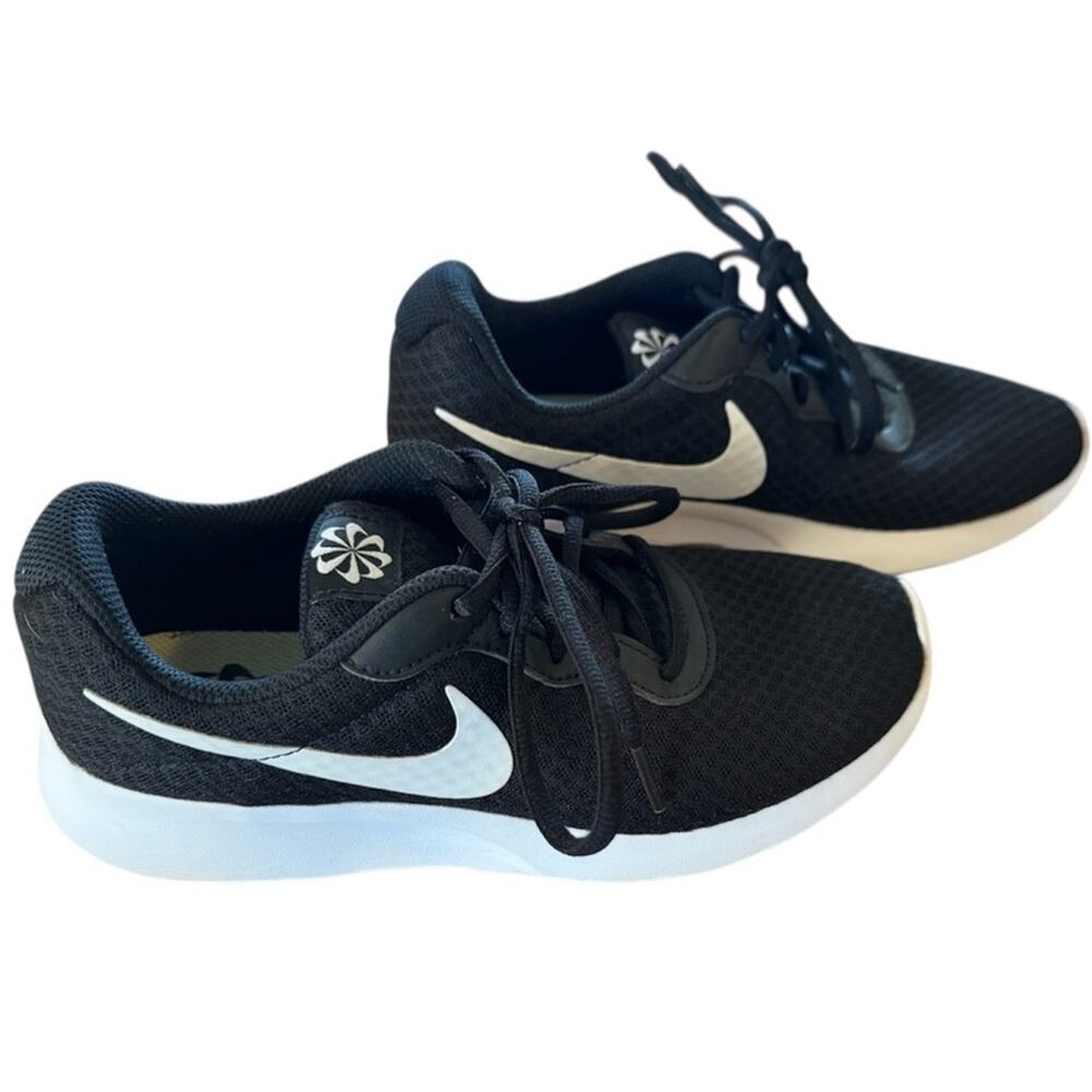 Nike Tanjun Black White Lightweight Sneakers Women’s Size 7